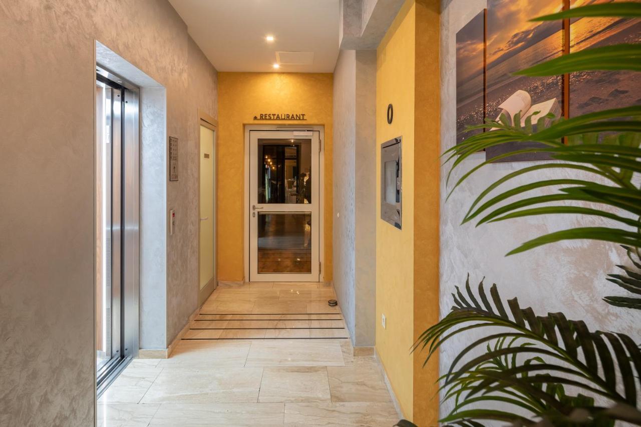 Hotel Central Beach 9 Makarska Exterior photo