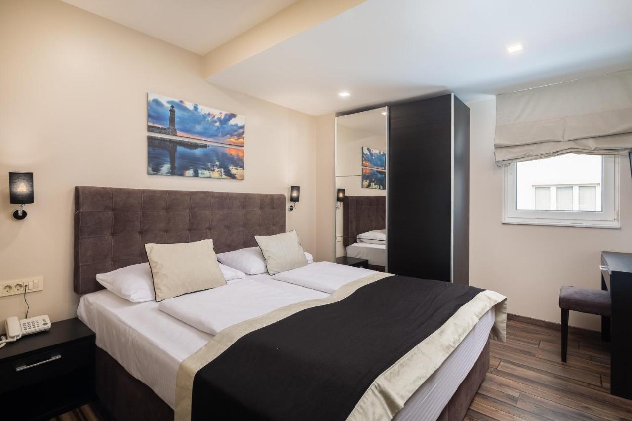 Hotel Central Beach 9 Makarska Exterior photo